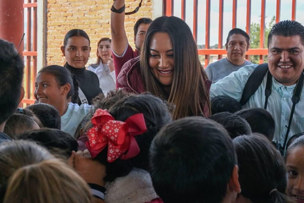 Inaugura Mónica Valdez barda perimetral en escuela Primaria Integral Ricardo Flores Magón de Zacapu-3