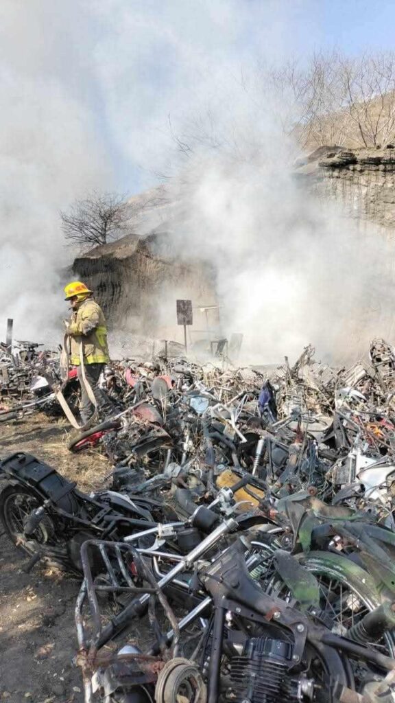 incendio corralón Apatzingán llantas motos 1