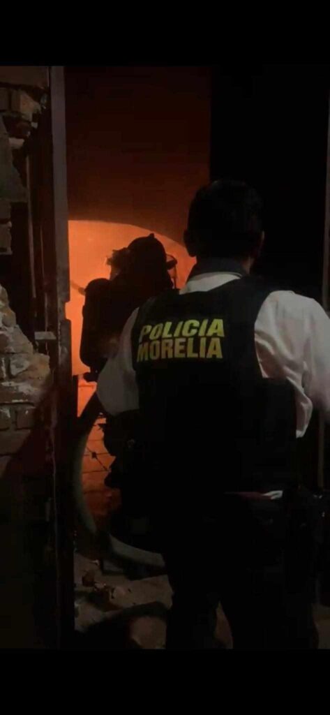 Intoxicación de familia por humo al incendiarse un domicilio en Morelia-1