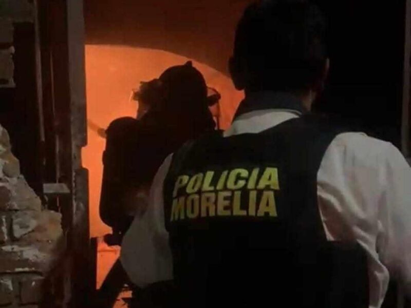 Intoxicación de familia por humo al incendiarse un domicilio en Morelia