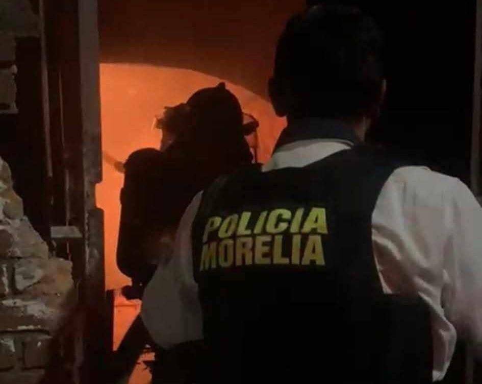 Intoxicación de familia por humo al incendiarse un domicilio en Morelia