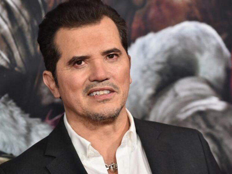 John Leguizamo critica que se haya elegido a Karla Sofía Gascón para protagonizar "Emilia Pérez"