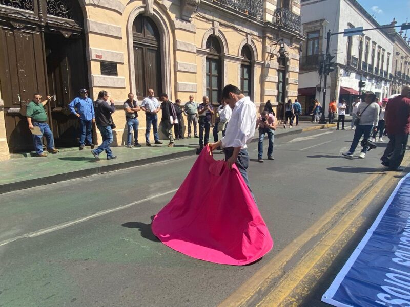 Matadores, galleros y charros buscan frenar iniciativa de prohibición de tauromaquia en Michoacán