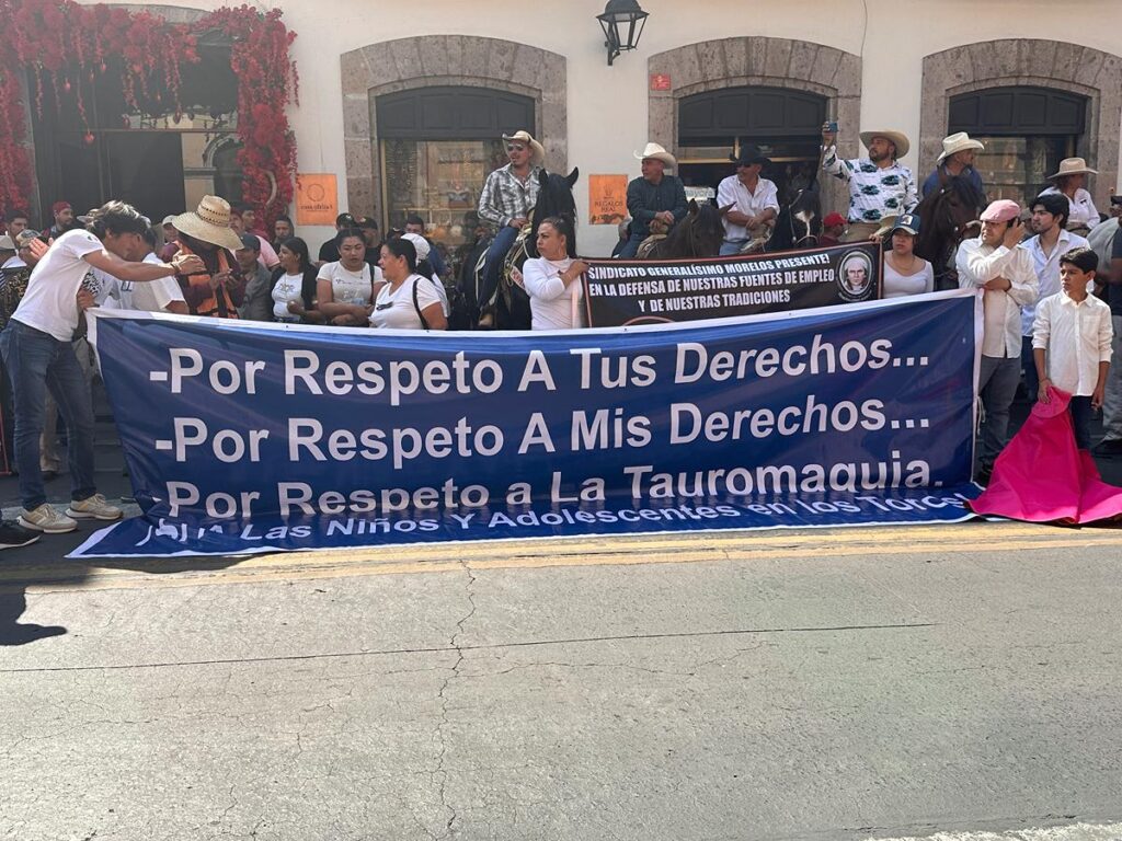 Matadores, galleros y charros buscan frenar iniciativa que prohíbe la tauromaquia en Michoacán