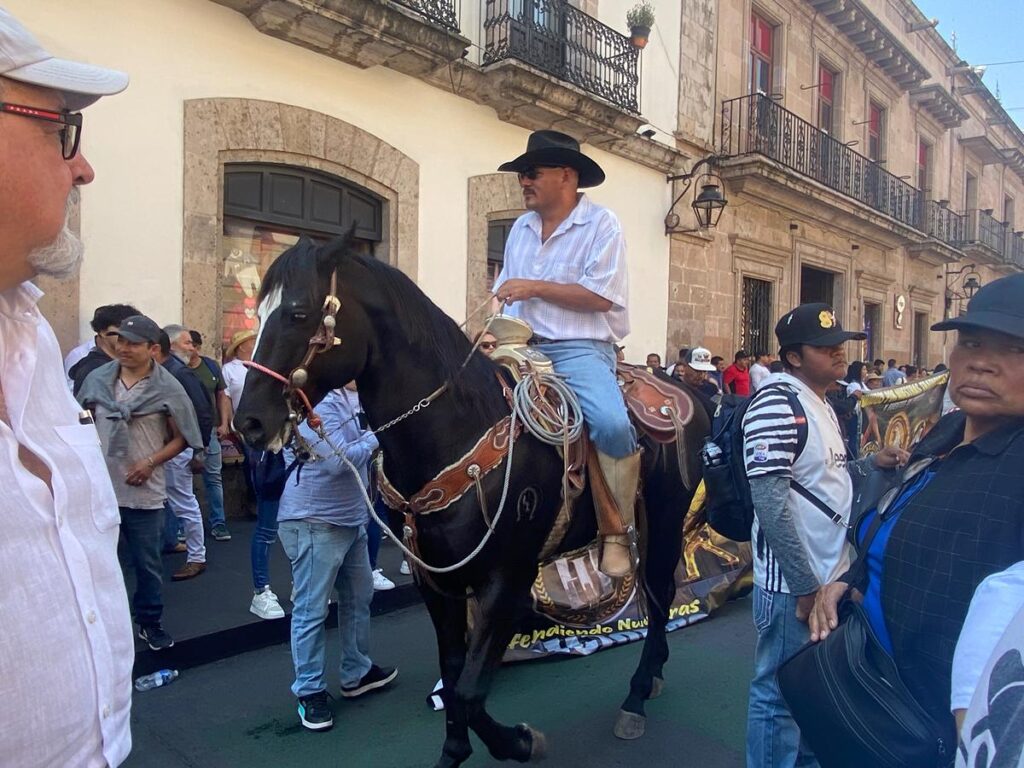 Matadores, galleros y charros protestan en Morelia