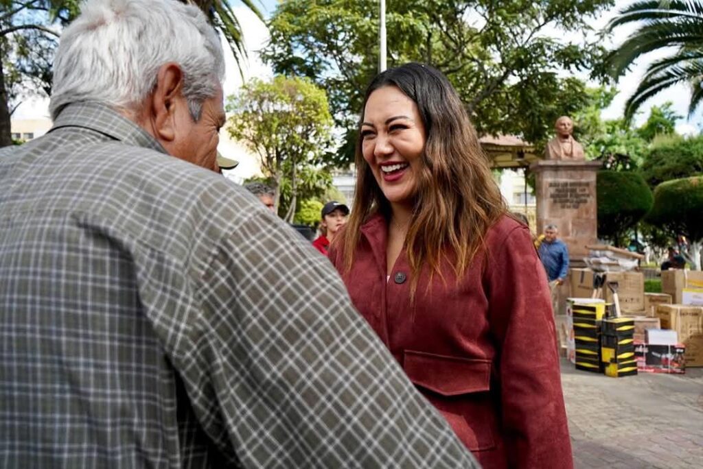 Mónica Valdez impulsa programa social en Zacapu