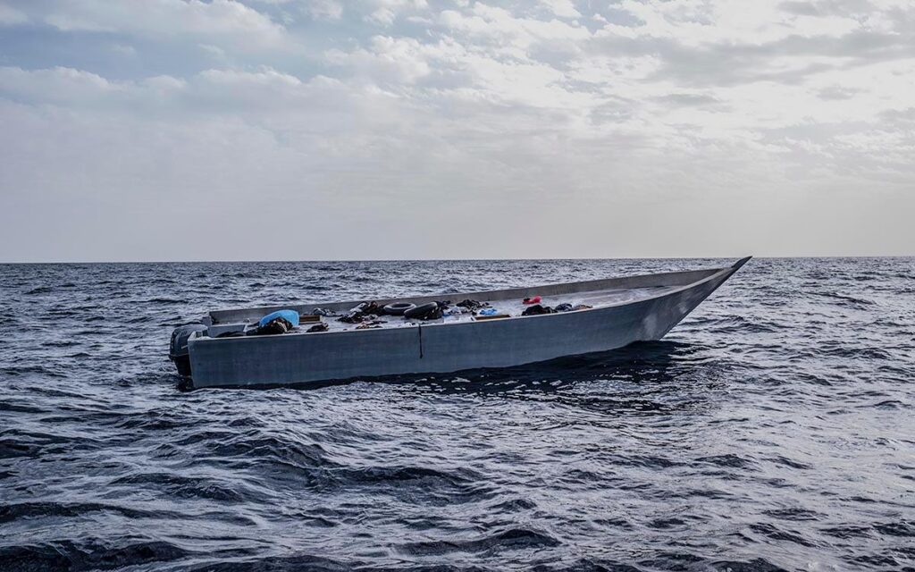 Naufragio de embarcación migrantes sobrevivientes