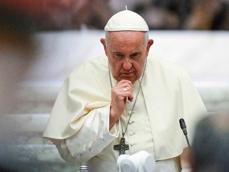 El Papa Francisco permanece en estado crítico