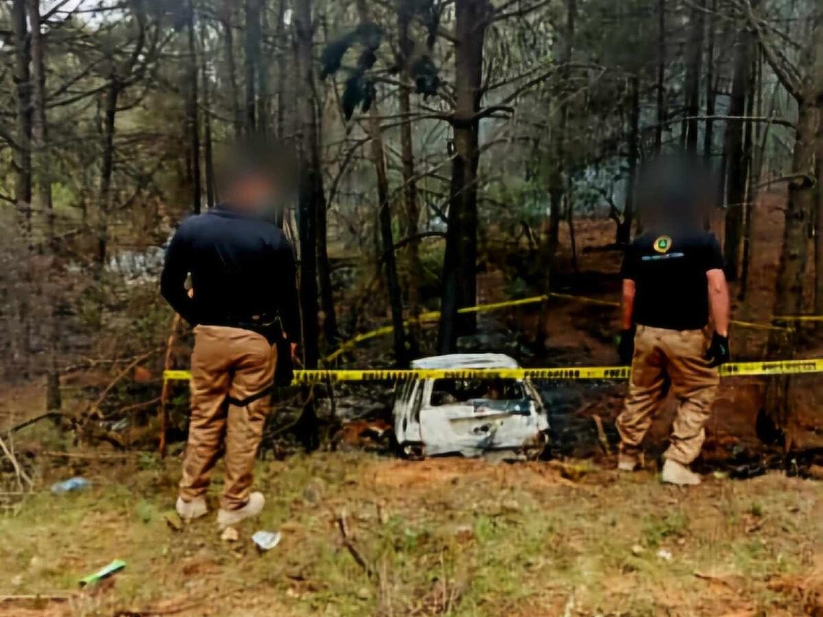 persona calcinada dentro de auto quemado en la región de Nahuatzen