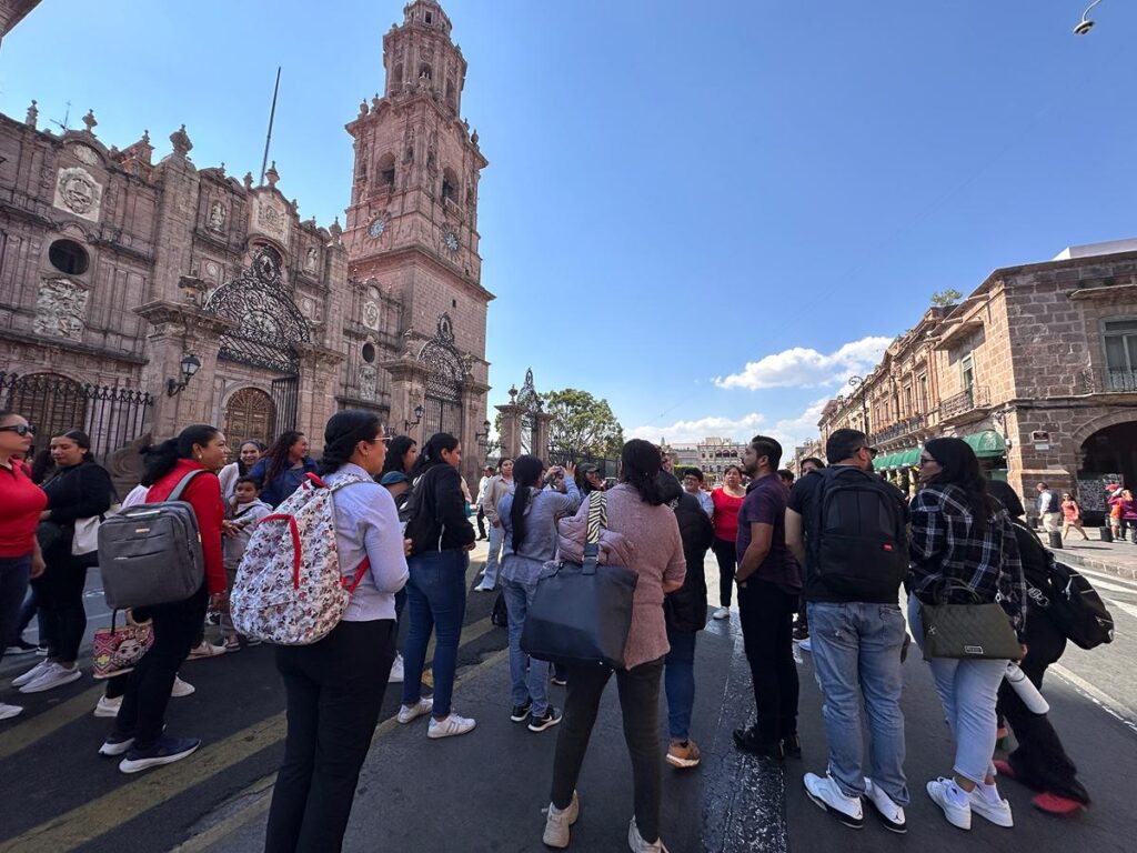 Personal docente, administrativo y de apoyo, exige la CNTE con protesta