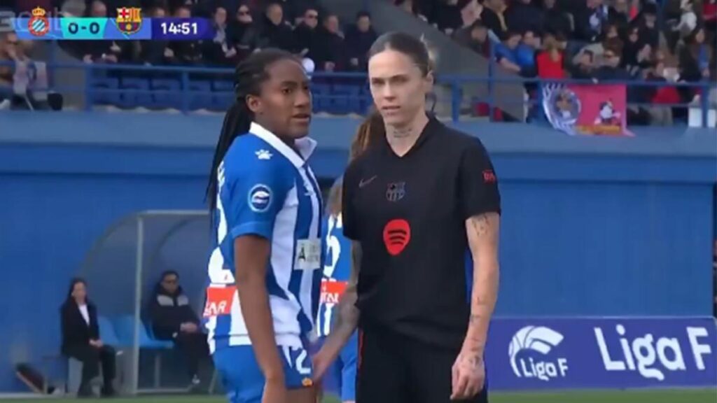 Polémica en el derbi femenino por Mapi León y Daniela Caracas