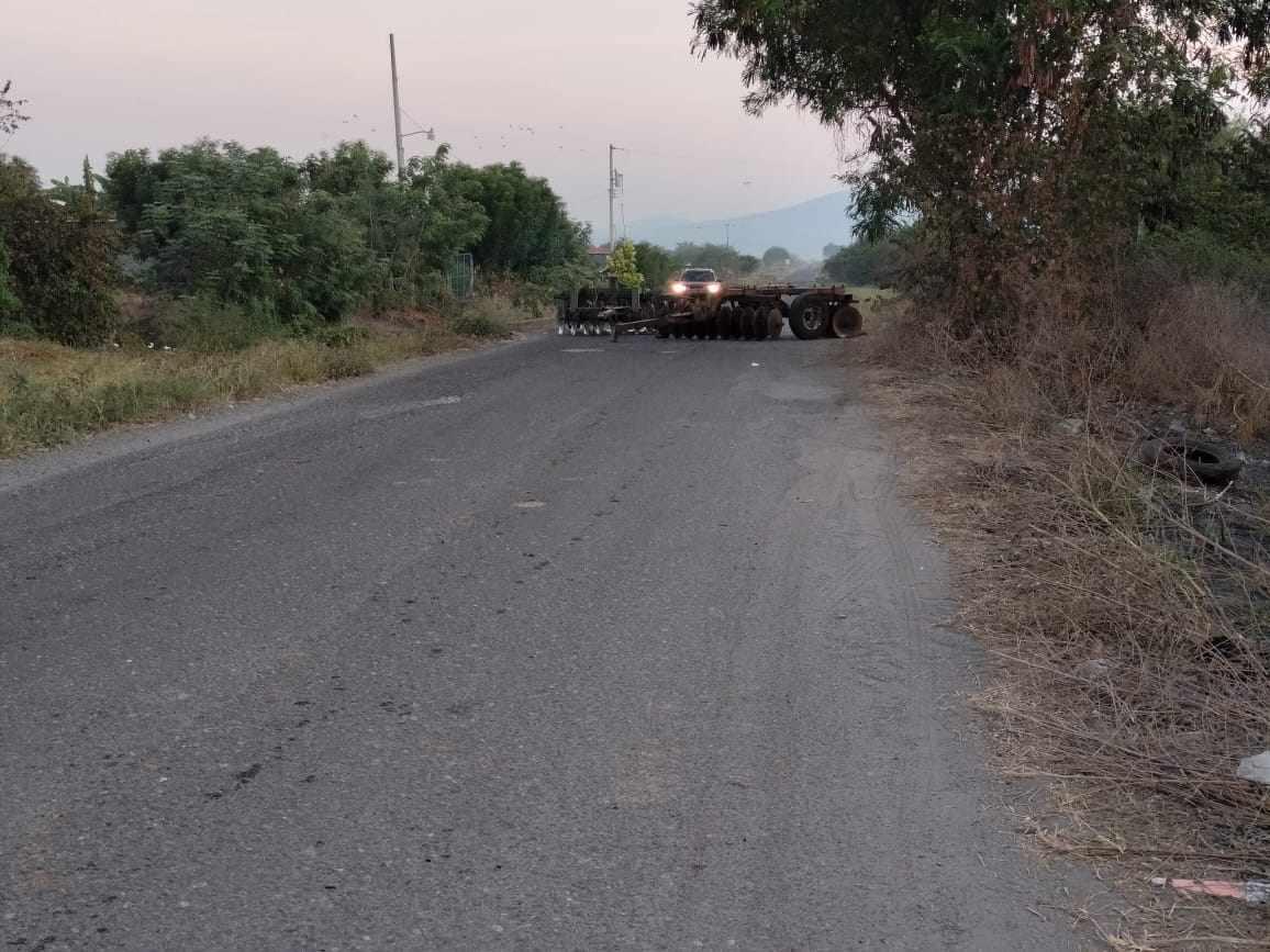 Reportan bloqueos y enfrentamientos en Tierra Caliente; autoridades se movilizan