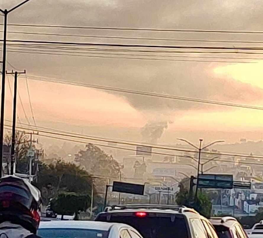 Reportan un incendio de llantas y maleza cerca de Ciudad Salud, Morelia