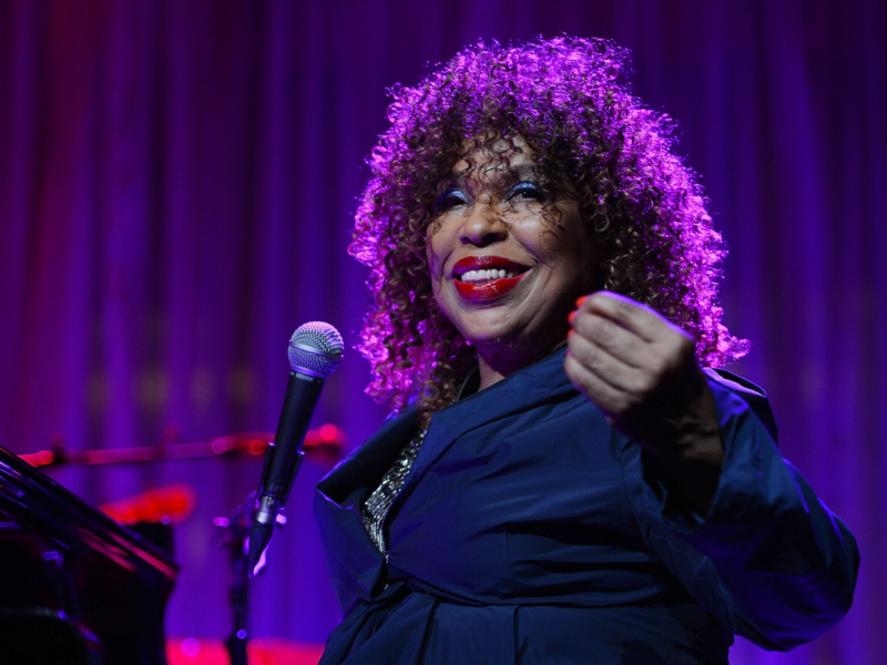 Roberta Flack, intérprete del éxito 'Killing Me Softly with His Song', fallece a los 88 años