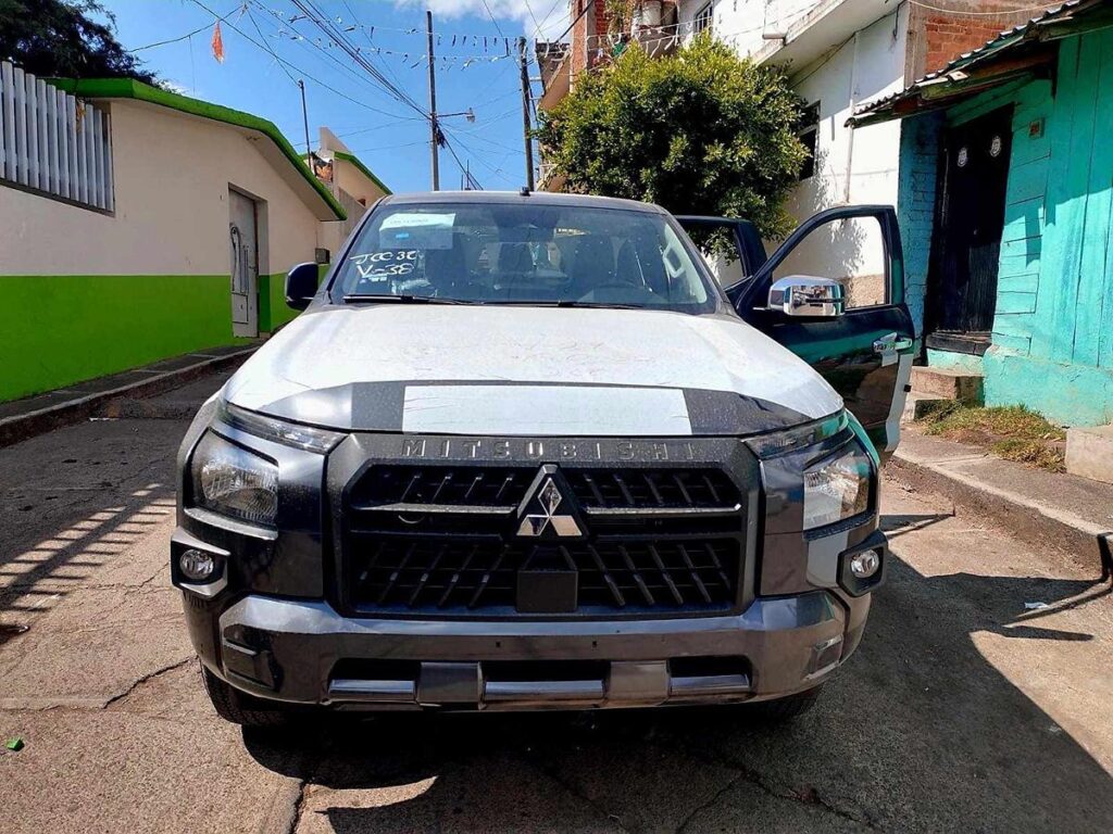 Robo de camionetas nuevas de una “madrina” desata persecución y balacera 1