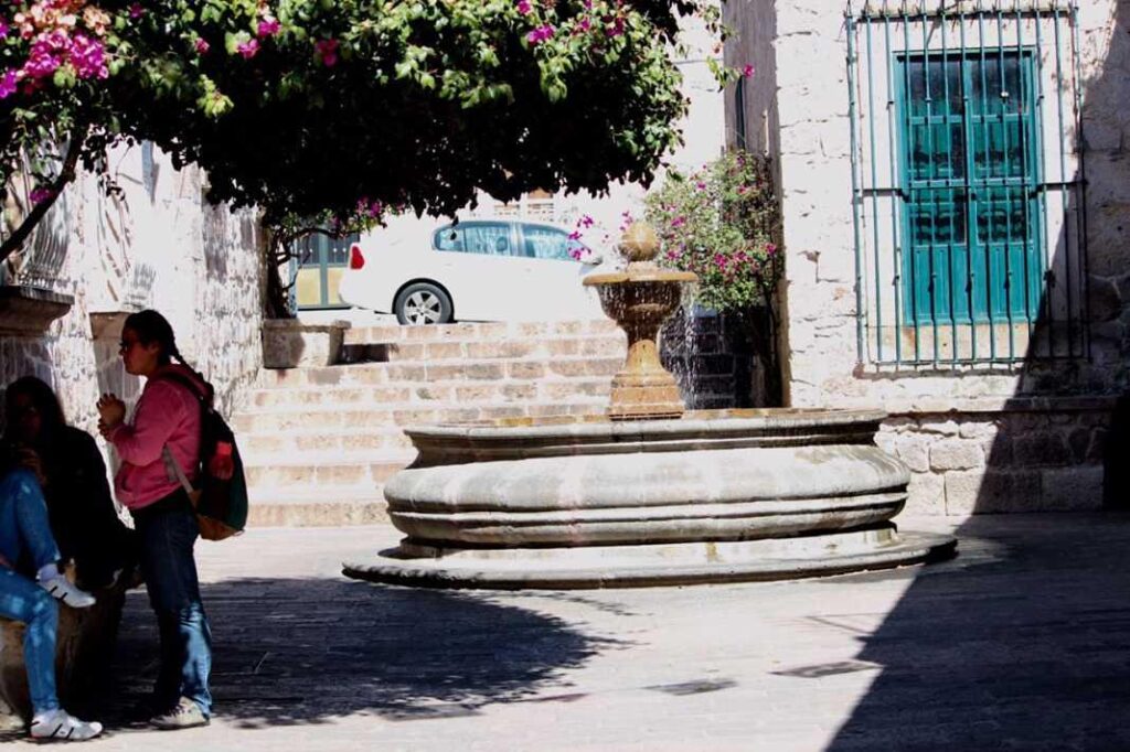 “Romance de mi ciudad”, poema plasmado en las paredes del Callejón del Romance-2