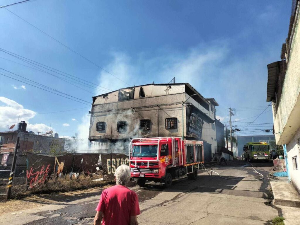 Se Incendia Club Nocturno Galaxxxies en Morelia 4