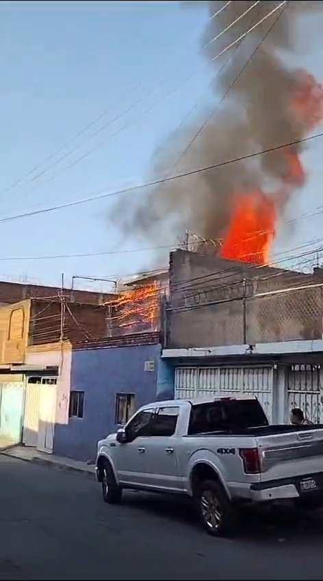 Se registran 2 incendios de domicilio en distintas colonias de Morelia