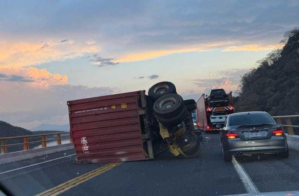 Se registran 3 accidentes con igual número de heridos, en distintos puntos de la autopista Siglo XXI-6