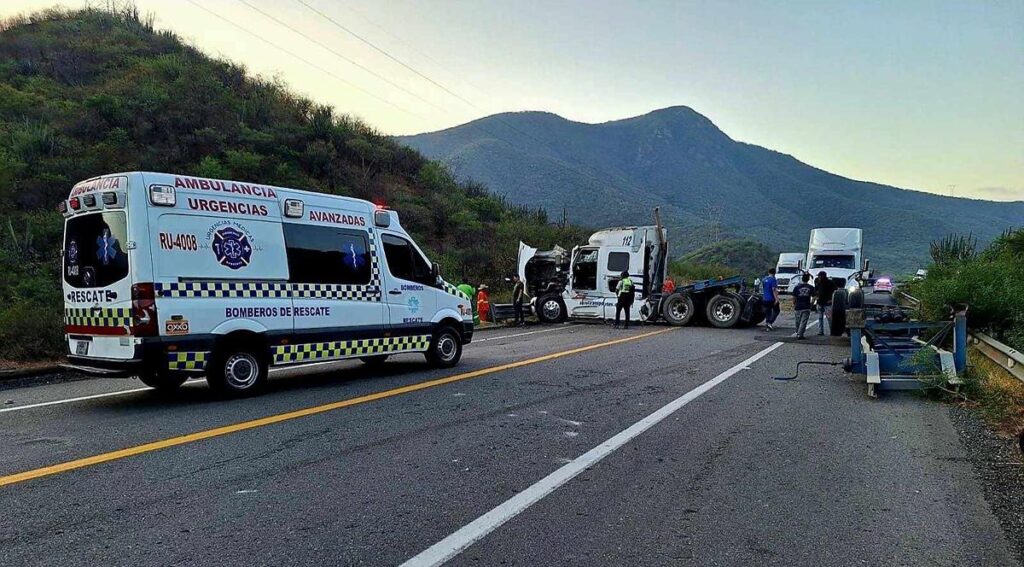 Se registran dos accidentes en distintos puntos de la autopista Siglo XXI