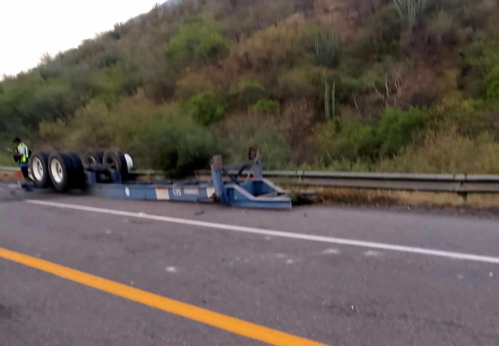 Se registran dos accidentes en distintos puntos de la autopista Siglo XXI-3