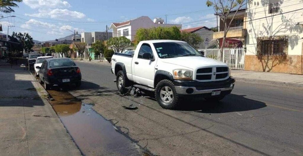 Sicarios son atropellados tras balear a conductor de una camioneta en Tangancícuaro