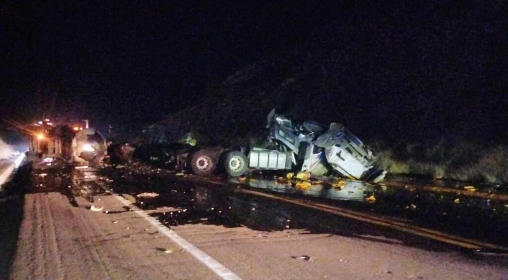 Siglo XXI Camión pipa accidente en la Siglo XXI; hay un transportista sin vida-1