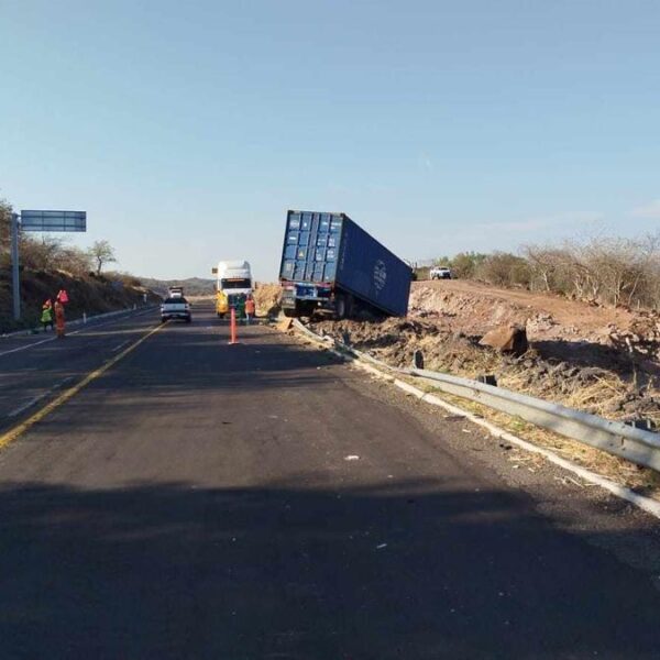 Trabajador de la autopista Siglo XXI, atropellado por un tráiler