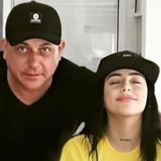 Tragedia en la vida de Nicki Nicole: Fallece su Padre a los 56 Años