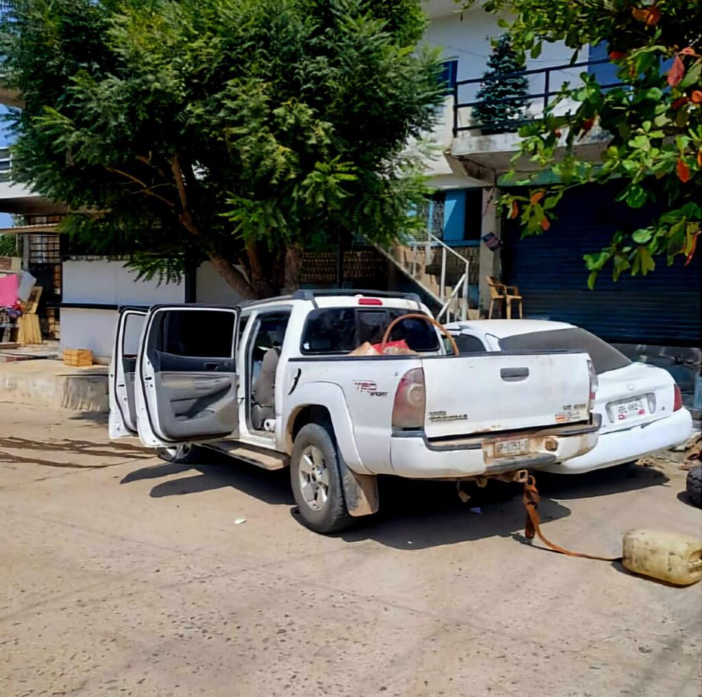 Tras persecución y balacera policías y marinos captura a uno con camioneta robada-1