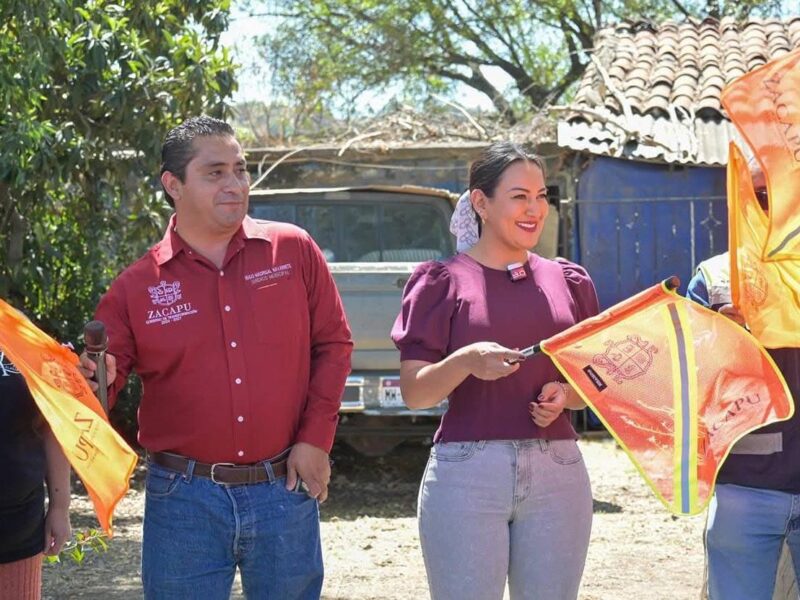 Zacapu sigue transformándose, inicia instalación de nuevas luminarias en la avenida de Las Rosas: Mónica Valdez