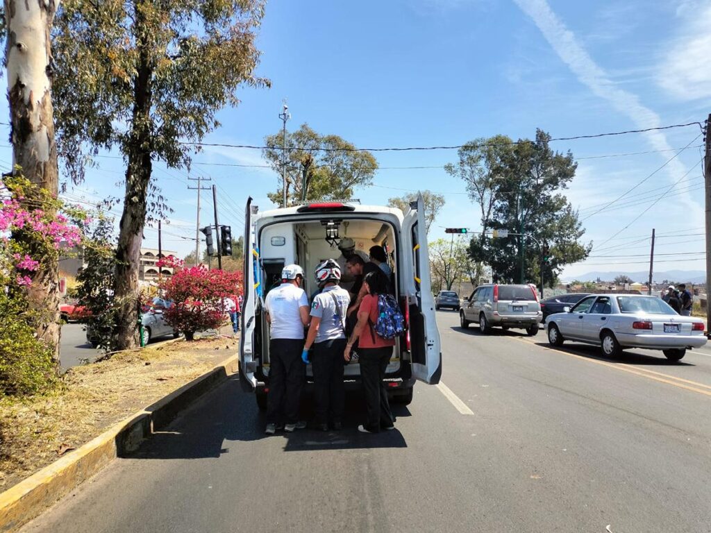 6 lesionados deja choque vehicular sobre avenida Madero Poniente, Morelia