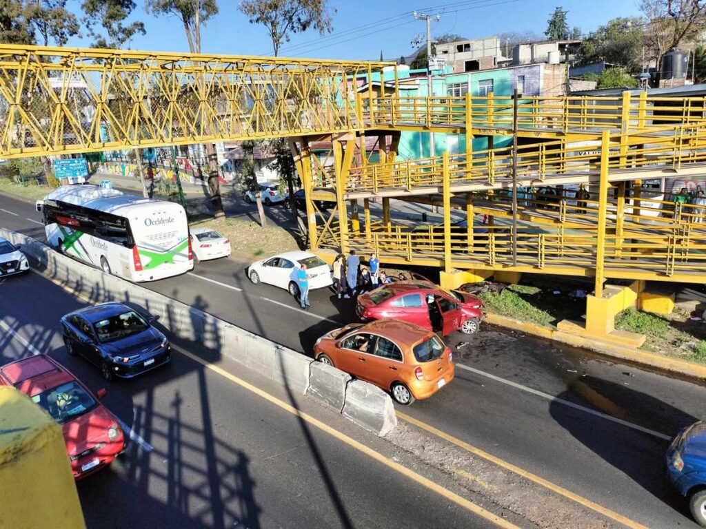 Accidente de choque vehicular se registra en la avenida Madero Poniente de Morelia