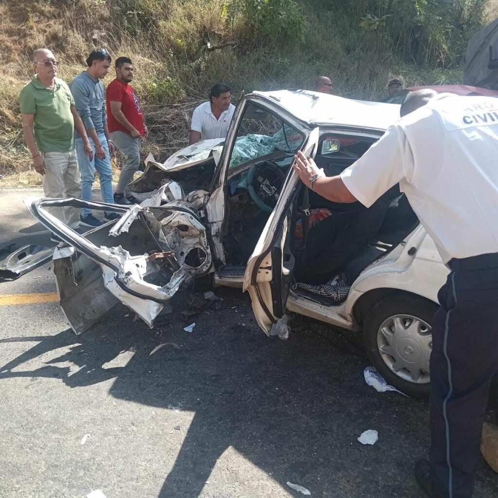 Accidente en la carretera libre Uruapan-Lombardía deja dos heridos