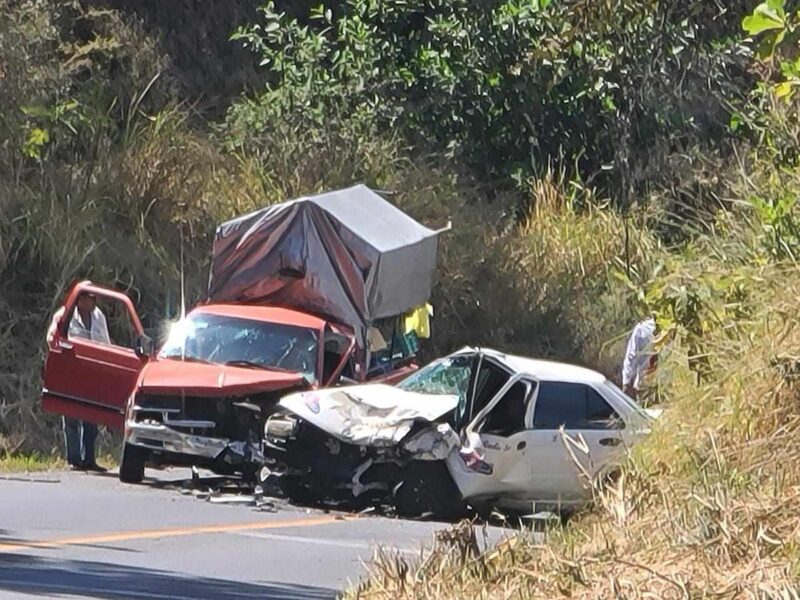 Accidente en la carretera libre Uruapan-Lombardía deja dos heridos 2