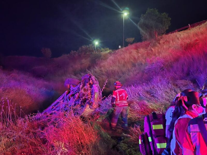 Adulta mayor resulta herida tras caída de camioneta a un barranco en la Morelia-Maravatío