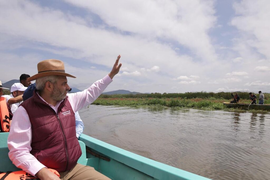 Anuncia Bedolla inicio de empleo temporal para conservar el Lago de Pátzcuaro Michoacán