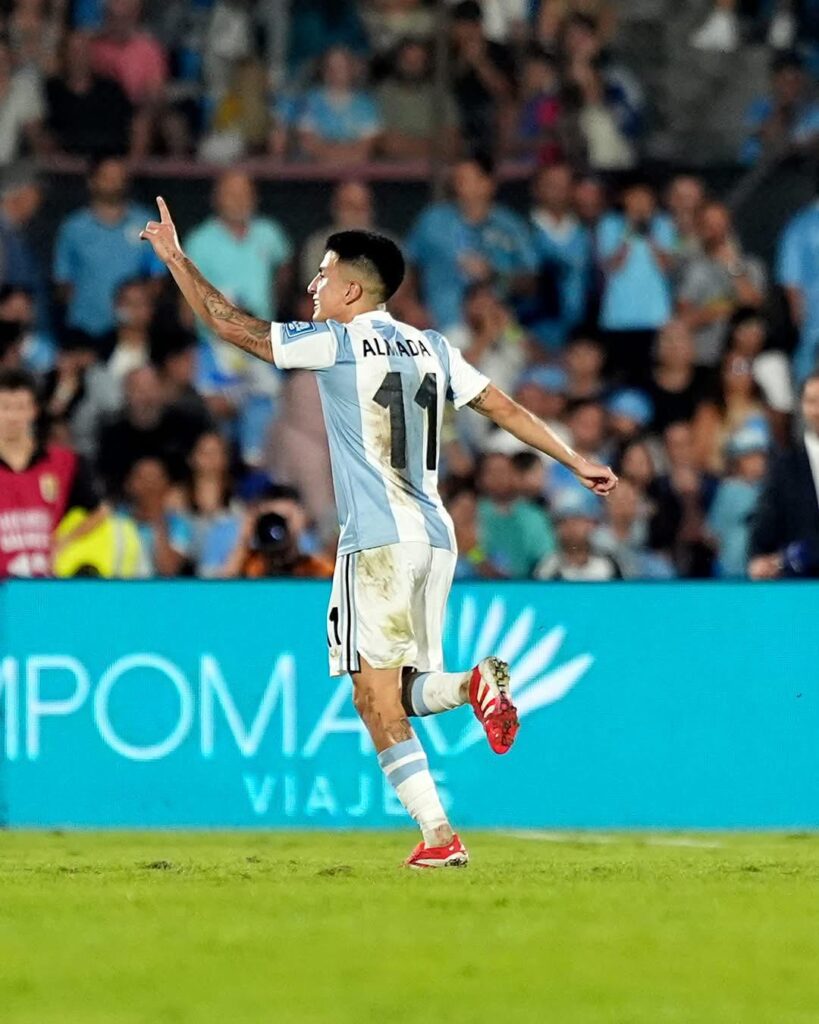 Argentina vence a Uruguay con golazo de Thiago Almada