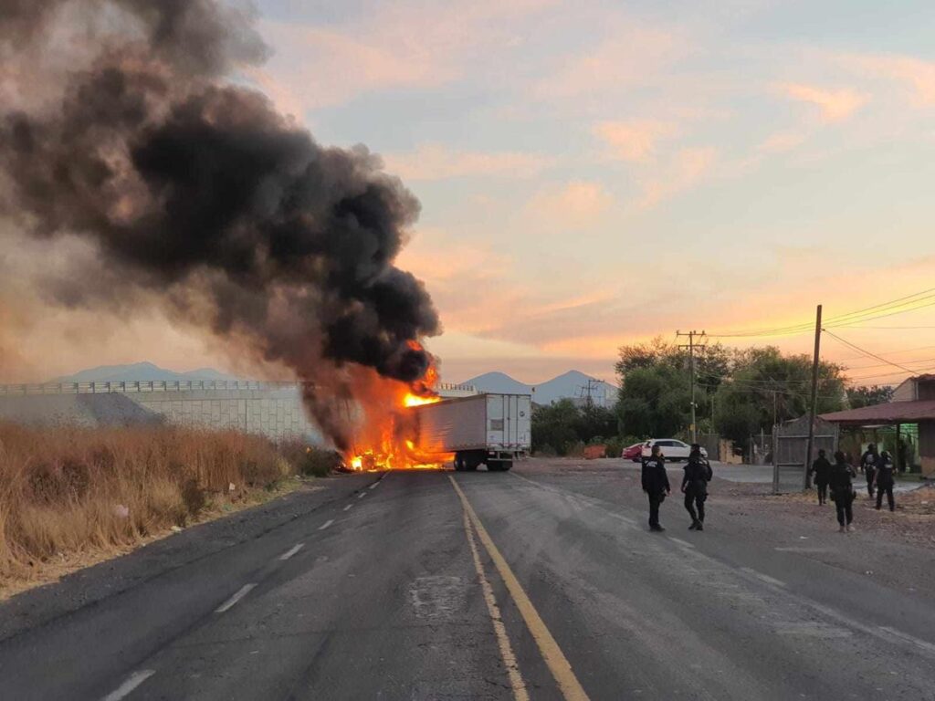 Ataque contra Guardia Nacional en la México – Guadalajara desata quema de vehículos