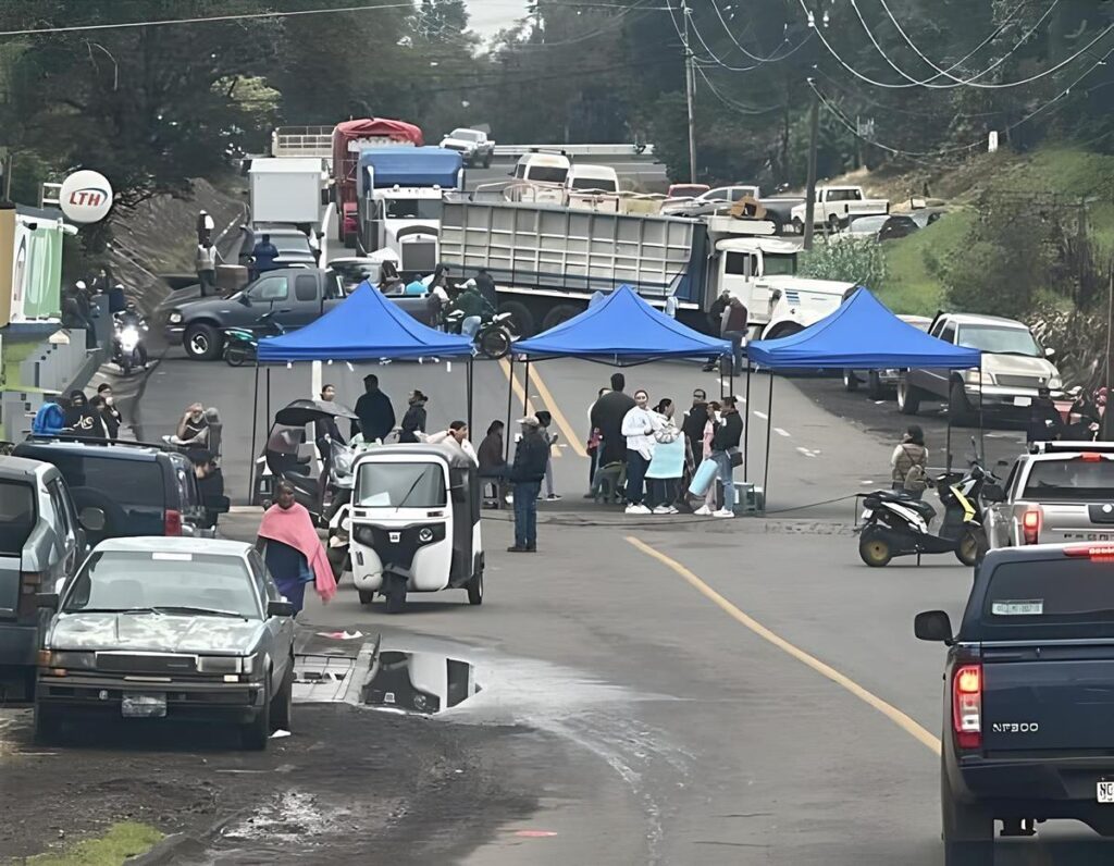 Bloqueo de Carreteras en Michoacán por el CSIM