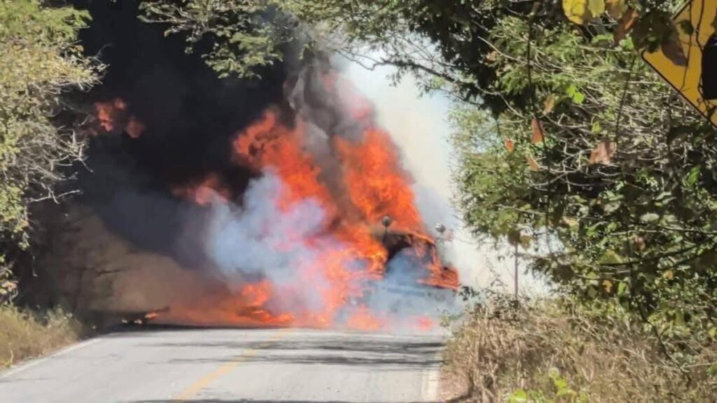 Bloqueos y enfrentamientos al Sur de Jalisco 4