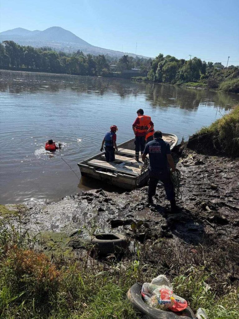 Bomberos realizan búsqueda de hombre ahogado en una presa de Tuxpan