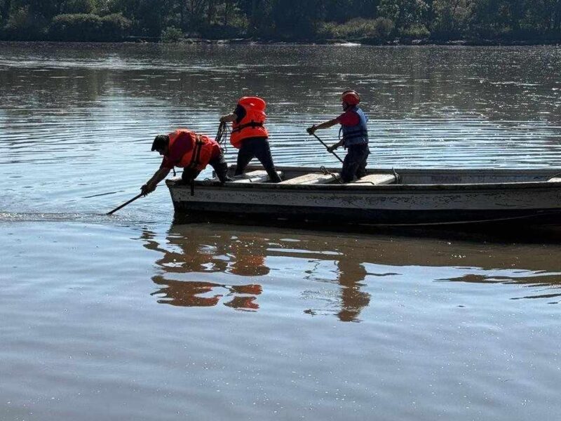 bomberos Zitácuaro y buzos hallan cuerpo de joven ahogado en presa de Tuxpan