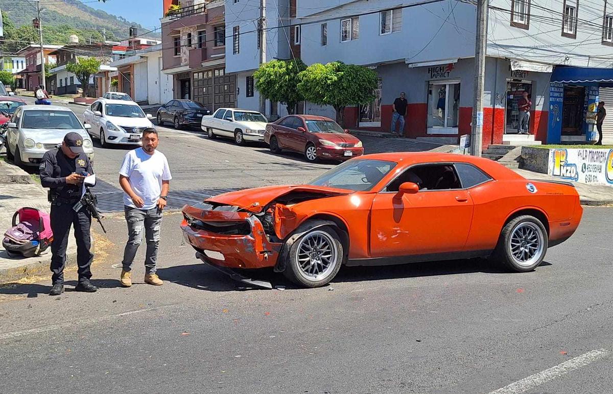 Choque en Uruapan deja dos mujeres heridas