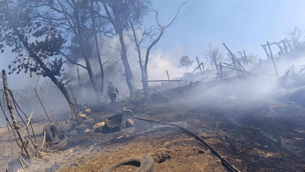 Controlan incendio en autopista Siglo XXI