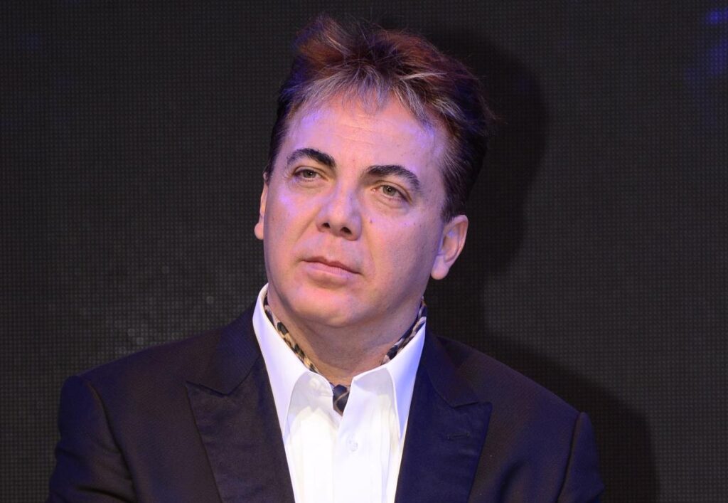 Cristian Castro decidido a terminar la secundaria!