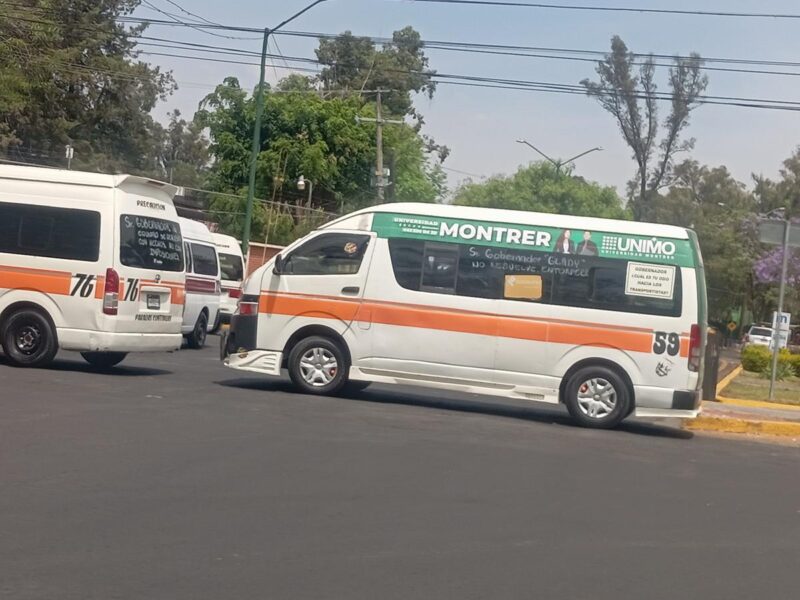 Disputa de rutas entre combis y suburbanos generan caos en transporte público de Morelia