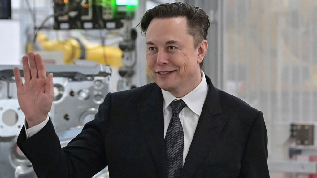 Elon Musk denuncia que X ha sufrido un ciberataque