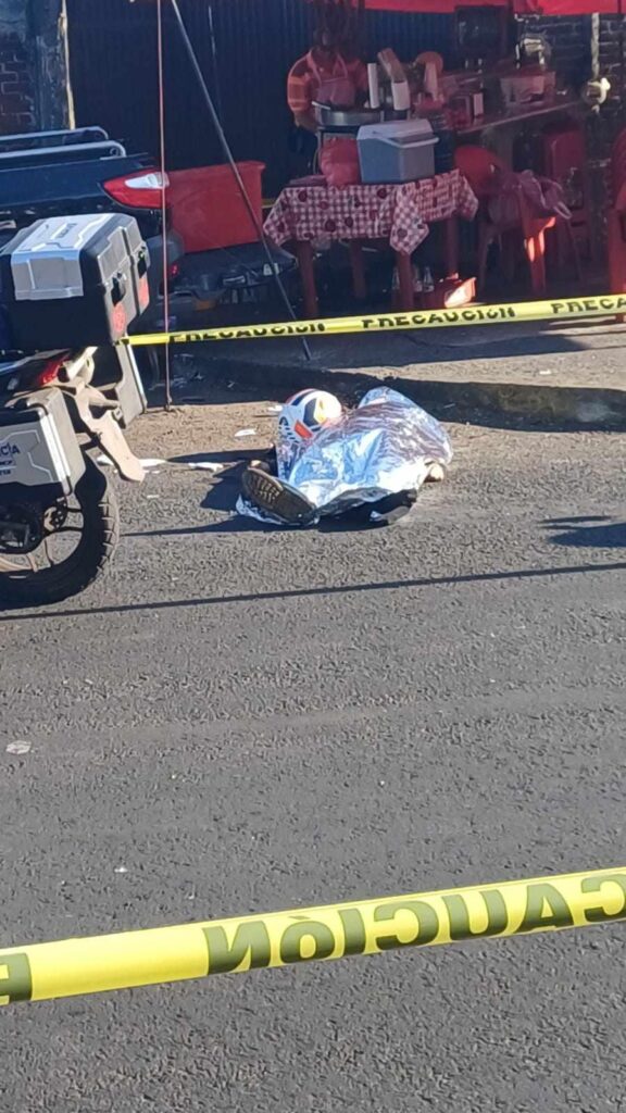 En accidente Camioneta embiste y mata a motociclista, en Uruapan-1