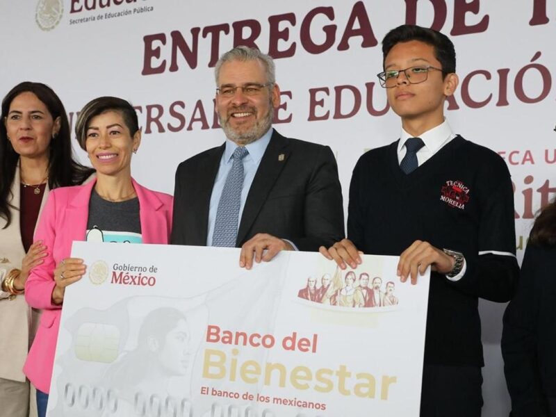 Entrega de beca Rita Cetina a 208 mil estudiantes de Michoacán 1